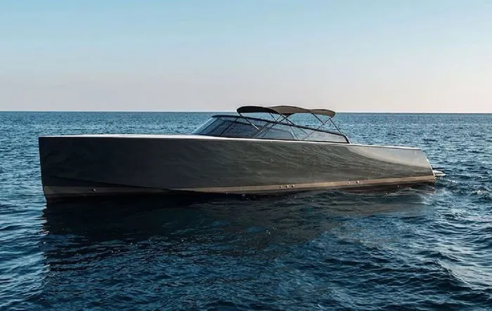 Majestic — Een verfijnde boot om met elegantie en sofisticatie te varen.