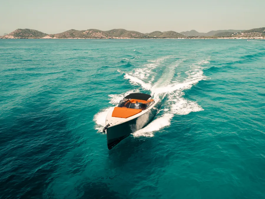 Majestic — A refined boat to sail with elegance and sophistication.